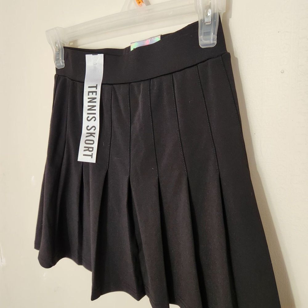 Indero tennis skort size  Small black pleated Active Collection    B8